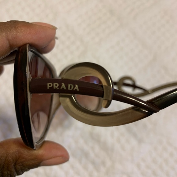 Prada Accessories - Prada sunnies!!